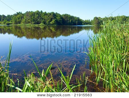 Kesän Aki järvi