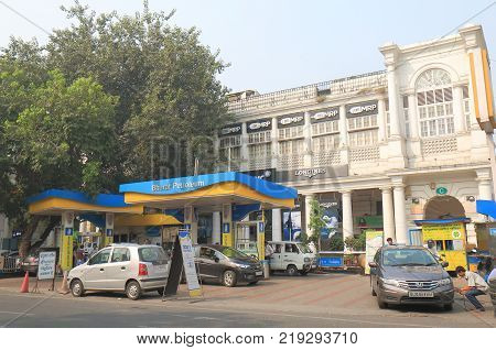 New Delhi India - October 27, 2017: Unidentified People Buy Petrol At Bharat Petroleum Petrol Statio