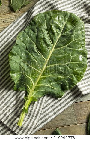 Raw Green Organic Collard Greens