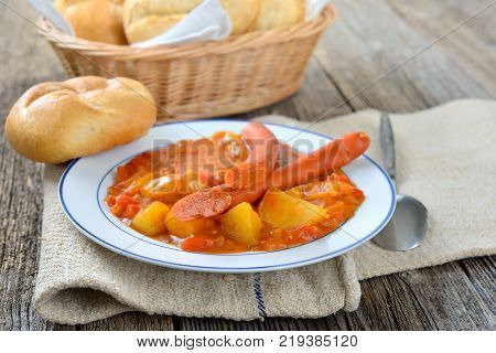Hot potato goulash with Debreziner sausages and fresh rolls