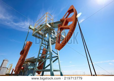 Pumpjack.
A pumpjack is the overground drive for a reciprocating piston pump in an oil well.
The arrangement is commonly used for onshore wells producing little oil. Pumpjacks are common in oil-rich areas.