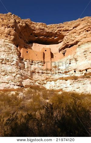 Abitazioni scavate a Castle National Monument di Montezuma