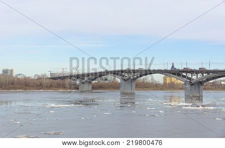 Nizhny Novgorod, Russia. - March 24.2017. Canavinsky bridge over the river Oka. The flow of cars going along the bridge.