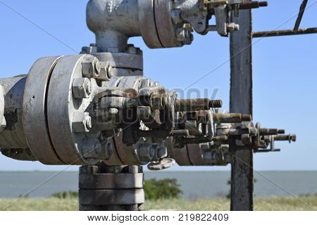 Equipment of an oil well. Shutoff valves and service equipment.