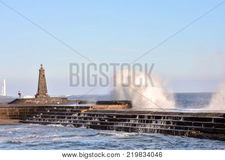 Photo Picture of a BIg Wave in the Ocean