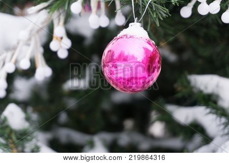 Christmas tree closeup with different decorazioni and light in the background of the connection