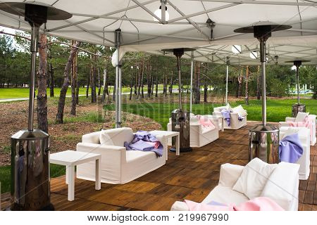 Sofa with plaid for guests at the wedding.