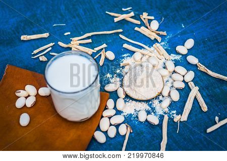 Close Up Of Two Ayurvedic Herbs I.e. Cowhage,kuanch,mucuna Pruriens And Satavari,asparagus Racemosus