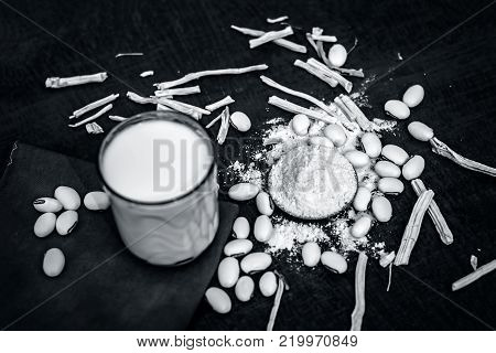 Close Up Of Two Ayurvedic Herbs I.e. Cowhage,kuanch,mucuna Pruriens And Satavari,asparagus Racemosus