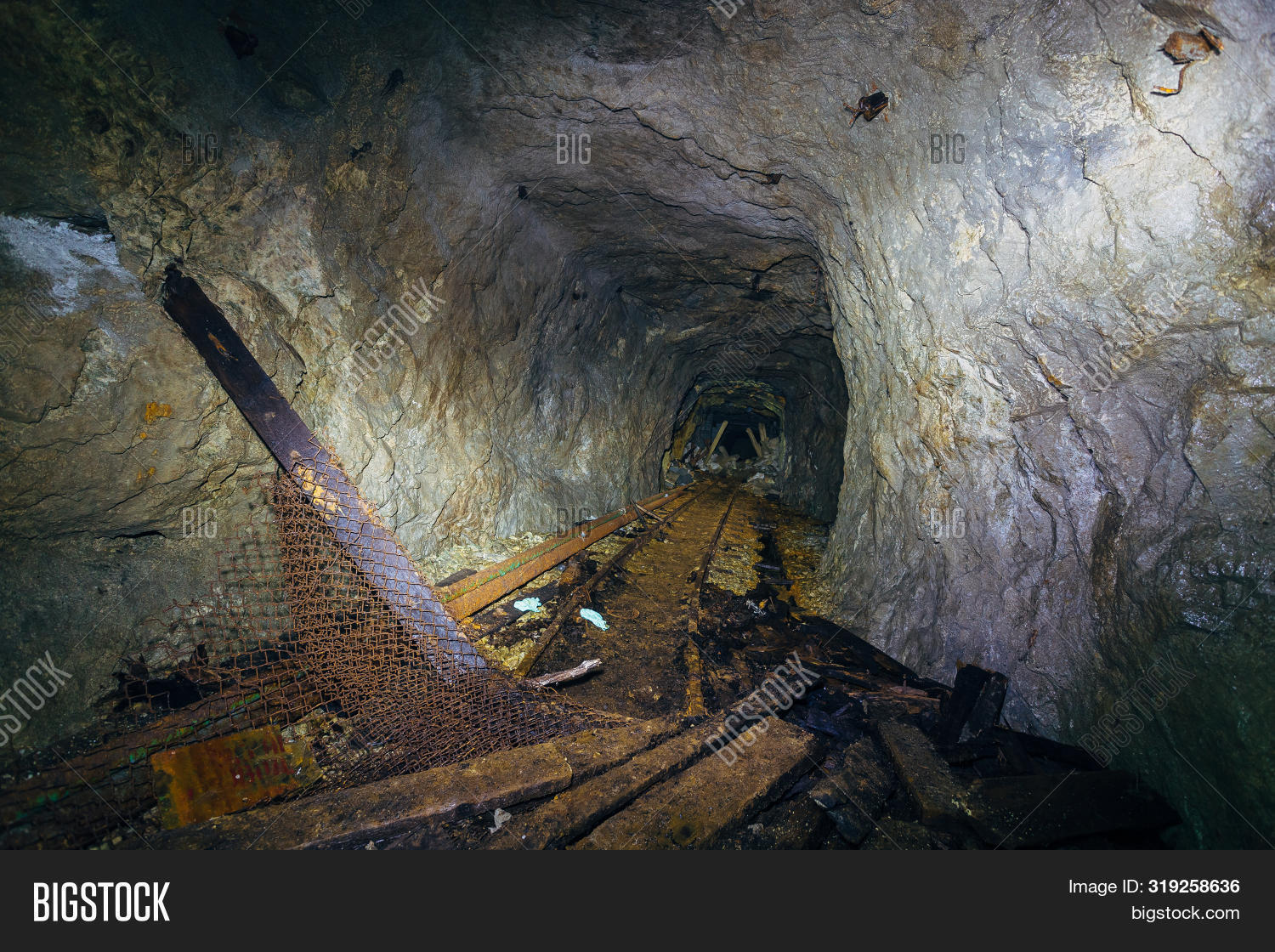 Урановый рудник бештау. Заброшенные штольни поселка никель. Урановые штольни бештау. Штольня 31 бештау. Урановая штольня.