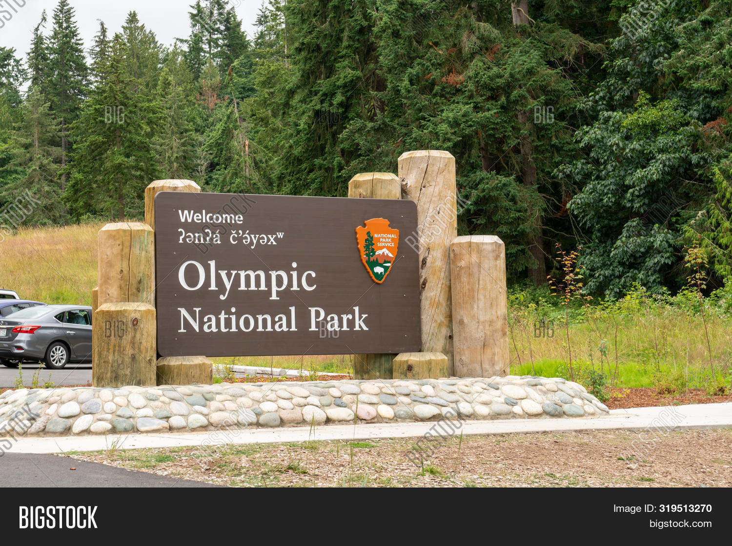 National Park Service welcome sign Olympic National Park, Hoh Rain ...