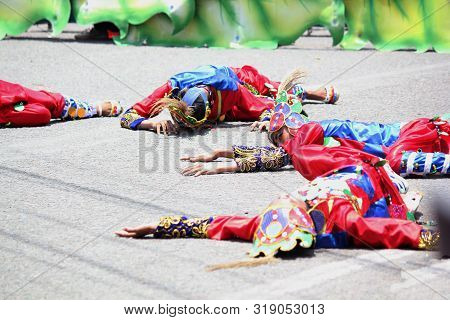 Davao City, Philippines-august 2014: Live Emotional Performance Of Streetdancers At The Kadawayan Fe