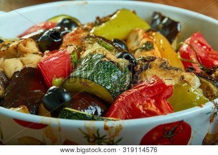 Greek Chicken Traybake,packed With Roasted Peppers, Tomatoes, Olives, Red Onion And Chicken.