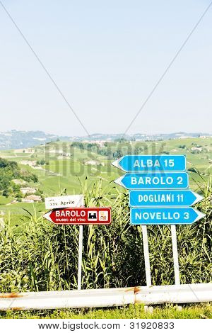 viittoja lähellä Barolo, Piedmont, Italia