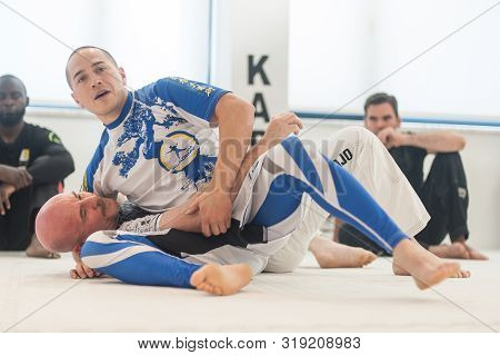Kapap Instructor Ken Akiyama Demonstrates Bjj Ground Fighting Techniques