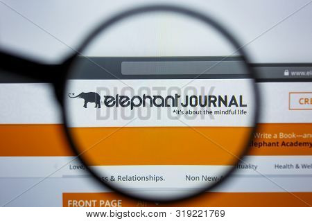 Los Angeles, California, Usa - 21 Jule 2019: Illustrative Editorial Of Elephantjournal.com Website H
