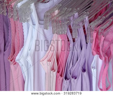 Women's tank top cotton clothes in window variety colors