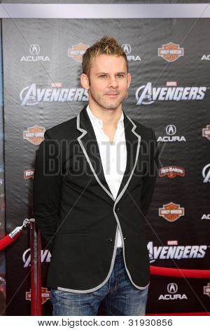 LOS ANGELES - 11 de abril: Dominic Monaghan chega na estréia de 