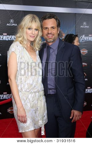LOS ANGELES - APR 11: Sunrise Coigney, Mark Ruffalo arriva alla Premiere di 