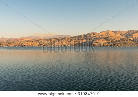 General Sunrise Views Of The Shores Of Chelan Lake, Washington, Usa.