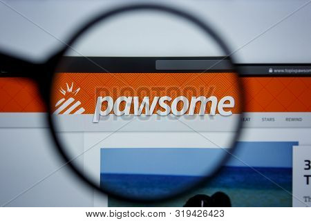 Los Angeles, California, Usa - 17 Jule 2019: Illustrative Editorial Of Topixpawsome Website Homepage