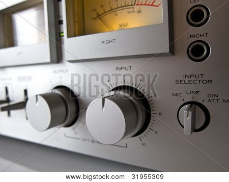 Analoge Signal-VU-Meter und Eingangspegel closeup