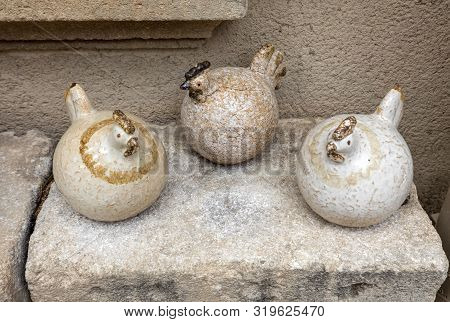 Les Baux De Provence, France - June 26, 2017: Ceramics In Les Baux De Provence. Bouches Du Rhone, Pr
