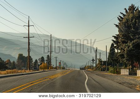 Wenatchee, Washington, Usa - October 20, 2018: Views Of The Empty Highway 2 At Wenatchee