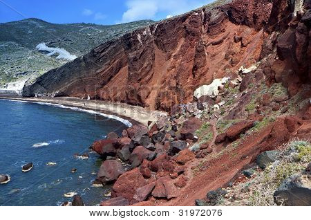 La plage rouge de l'île de Santorin