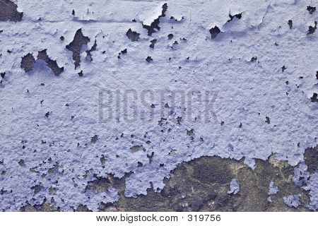 Pintura descascarada violeta
