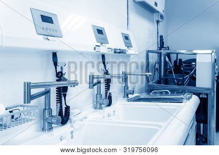 Hospital Modern Medical Equipment Endoscope Cleaning Workstation