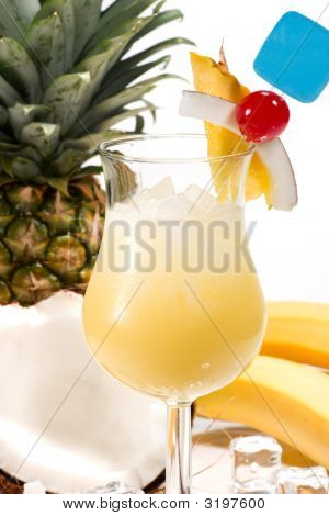 Najbardziej popularne koktajle serii - Pina Colada