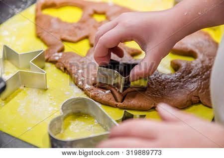 Little Girl Makes Christmas Ginger Cookies Herself