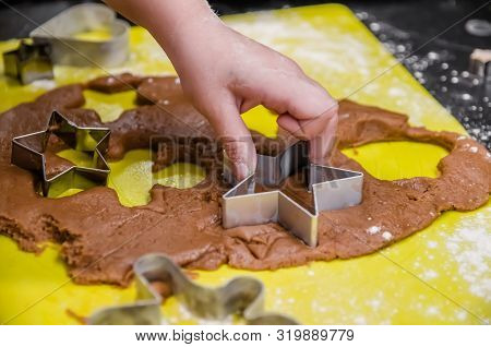 Little Girl Makes Christmas Ginger Cookies Herself