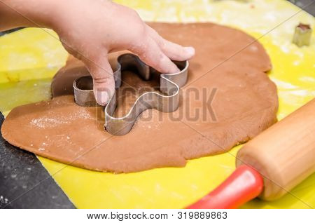 Little Girl Makes Christmas Ginger Cookies Herself