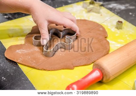 Little Girl Makes Christmas Ginger Cookies Herself