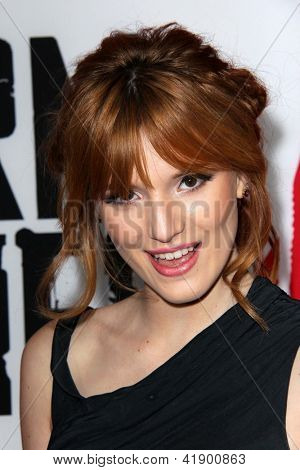 LOS ANGELES - JAN 29: Bella Thorne przybywa na premierze 