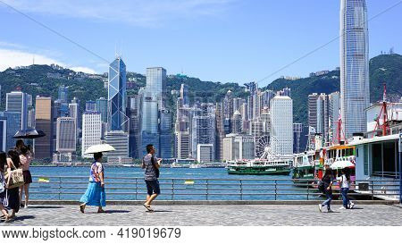 Hong Kong - June 25, 2016: Chinese Tourists Walking On Kow Loon Promenade In Hong Kong, Sunny Warm W