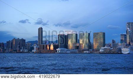 Hong Kong - June 25, 2016: Sunset View In Hong Kong, Kow Loon District, Central District In Hong Kon