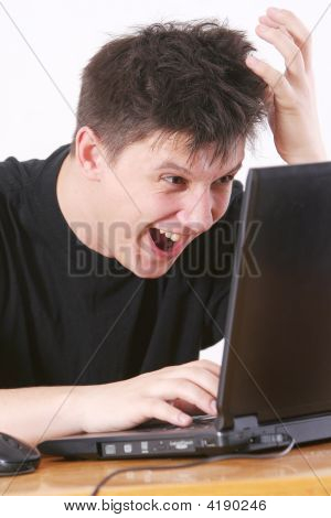 emotional arbeitet hinter der laptop