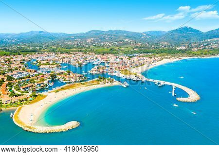 View Of Colorful Houses And Boats In Port Grimaud During Summer Day-port Grimaud, France