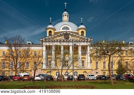 Moscow, Russia - April 22, 2021: Golitsyn Hospital, Built In 1796-1801 For The Poor, Now One Of The 