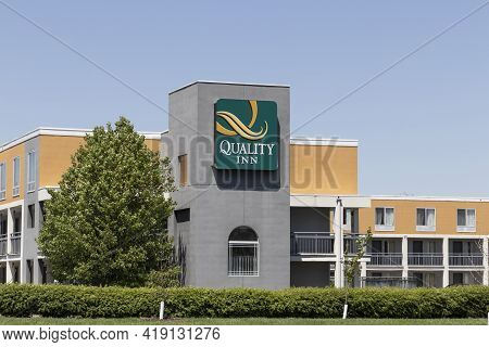 Indianapolis - Circa May 2021: Quality Inn Property. Quality Inn Is Part Of The Choice Hotels Intern