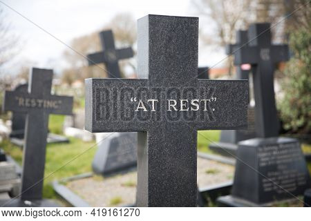 Doncaster, Uk - April 8, 2021.  Tributes To The Dead In A Graveyard Or Cemetery With The Epitaph At 