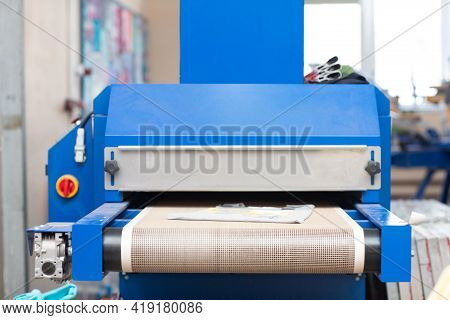 Drying Oven For Serigraphy Silk Screen Print Process At Clothes Factory