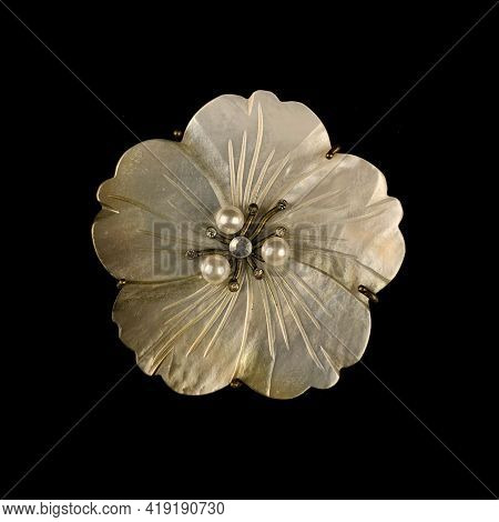 Round Antique Brooch With Precious Stones And Crystals In The Shape Of A Flower. Vintage Brooch In T