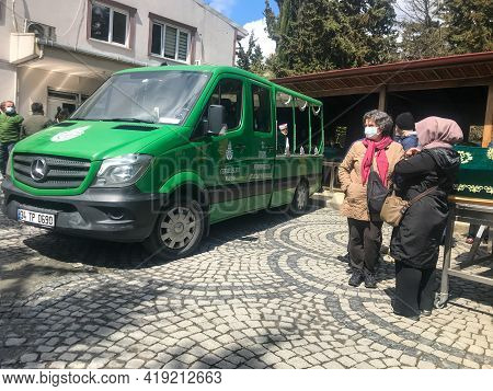 Sisli, Istanbul, Turkey - 04.20.2021: Turkish People With Protective Masks Waiting In Front Of Green