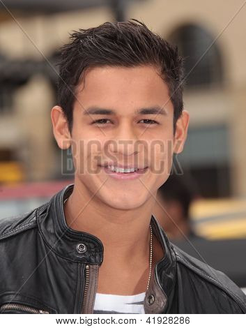 LOS ANGELES - JUN 12: Bronson Pelletier arrivando a 