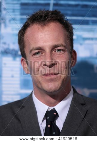 LOS ANGELES - JAN 23: ASGER LETH arrivando a 