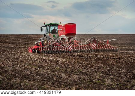 Baykivtsi, Ternopil Region, Ukraine - April 20, 2021: Farmers Sow, Apply Fertilizer Using A John Dee